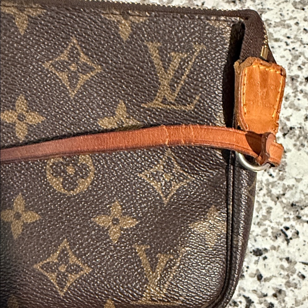 Louis Vuitton Brown Monogram Clutch - Picture 4 of 7